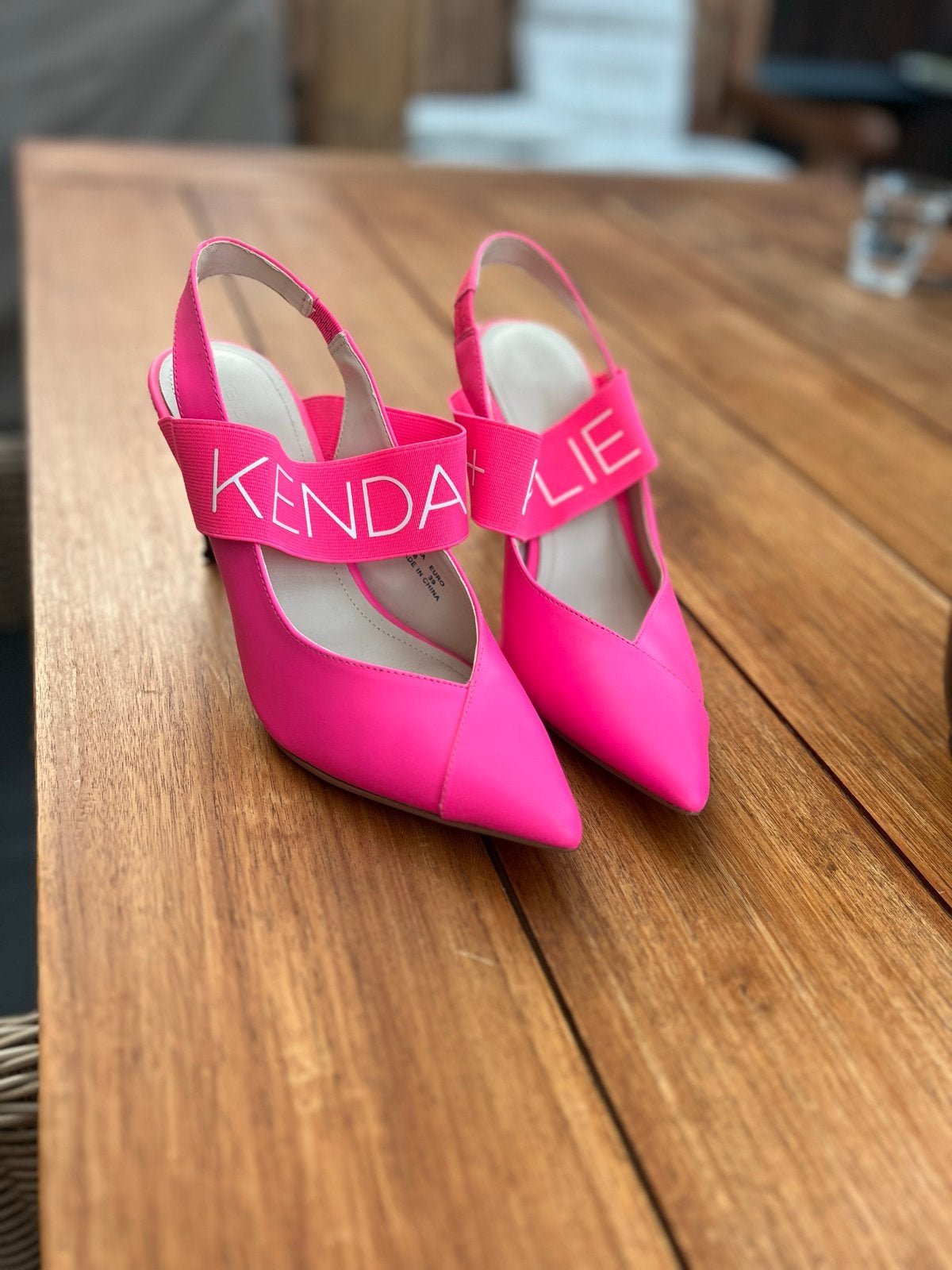 Kendall + Kylie neonroze pumps, maat 39, Ophalen of Verzenden, Zo goed als nieuw, Roze, Pumps