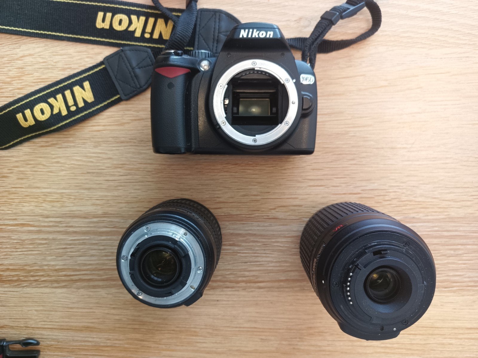 Nikon D60 spiegelreflex camera met twee lenzen, Ingebouwde flitser, Gebruikt, Geheugenkaart, Spiegelreflex