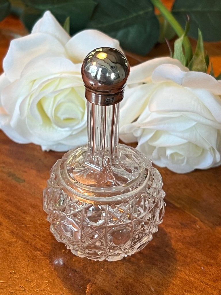 PARFUMFLESJE RUSSISCH GESLEPEN MET ZILVEREN DOP, Verzenden, Zilver