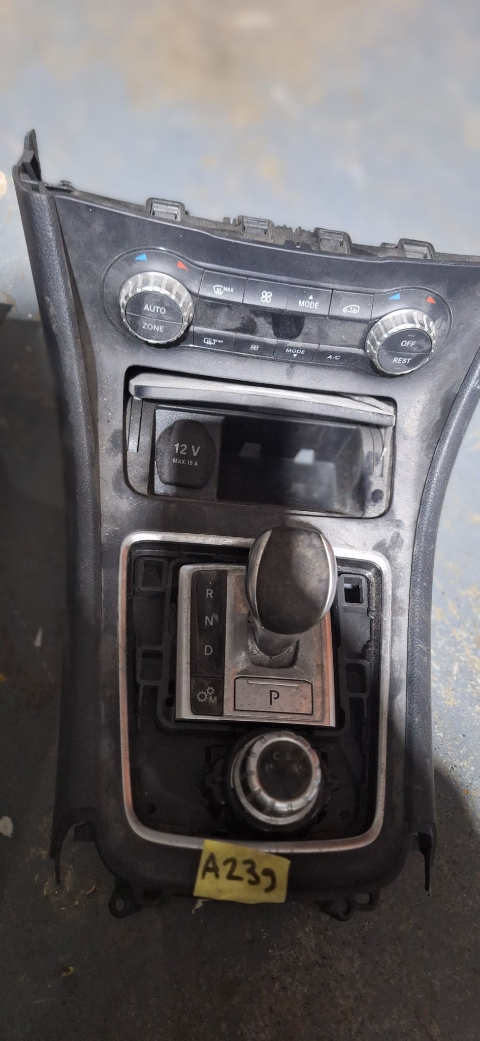 Originele Mercedes A-Klasse W176 / CLA Middenconsole + Autom, Auto-onderdelen, Gebruikt, -, -, Ophalen of Verzenden