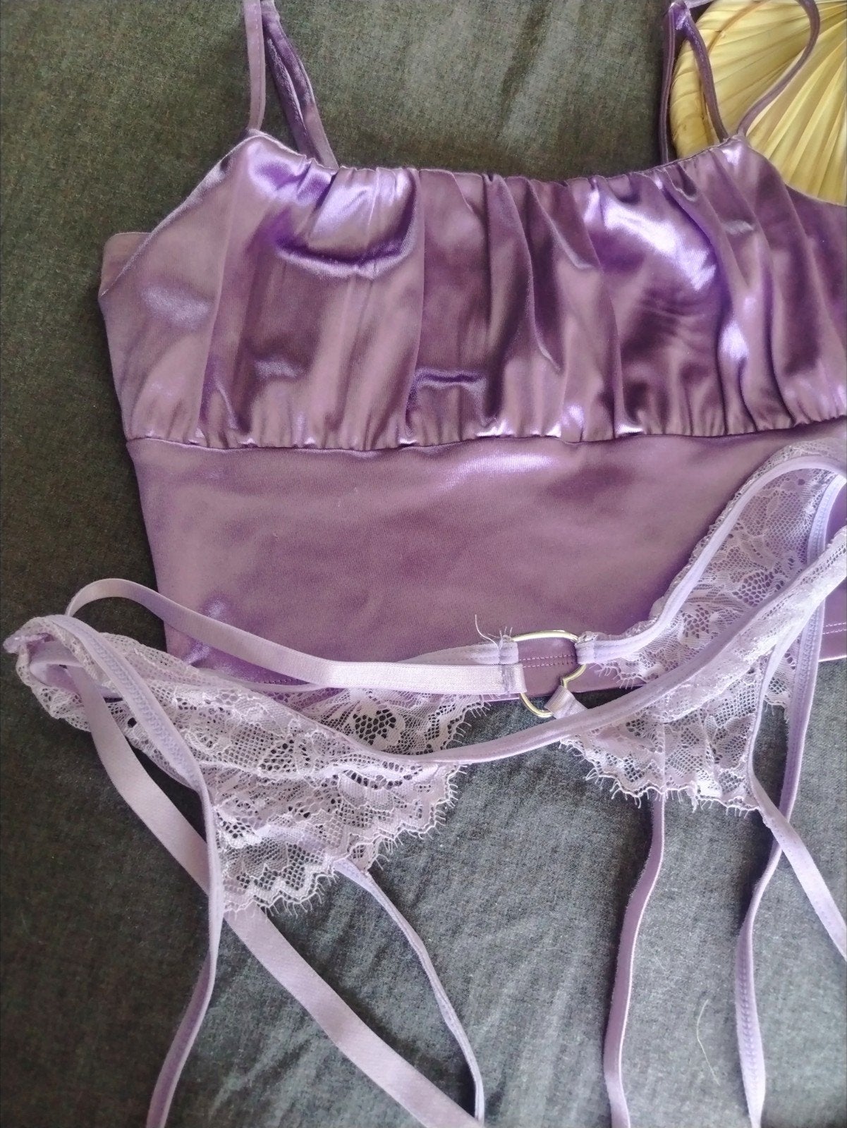 Paarse satijnen lingerieset met kanten string, Kleding | Dames, Ondergoed en Lingerie, Onbekend, Ophalen of Verzenden, Paars, Setje