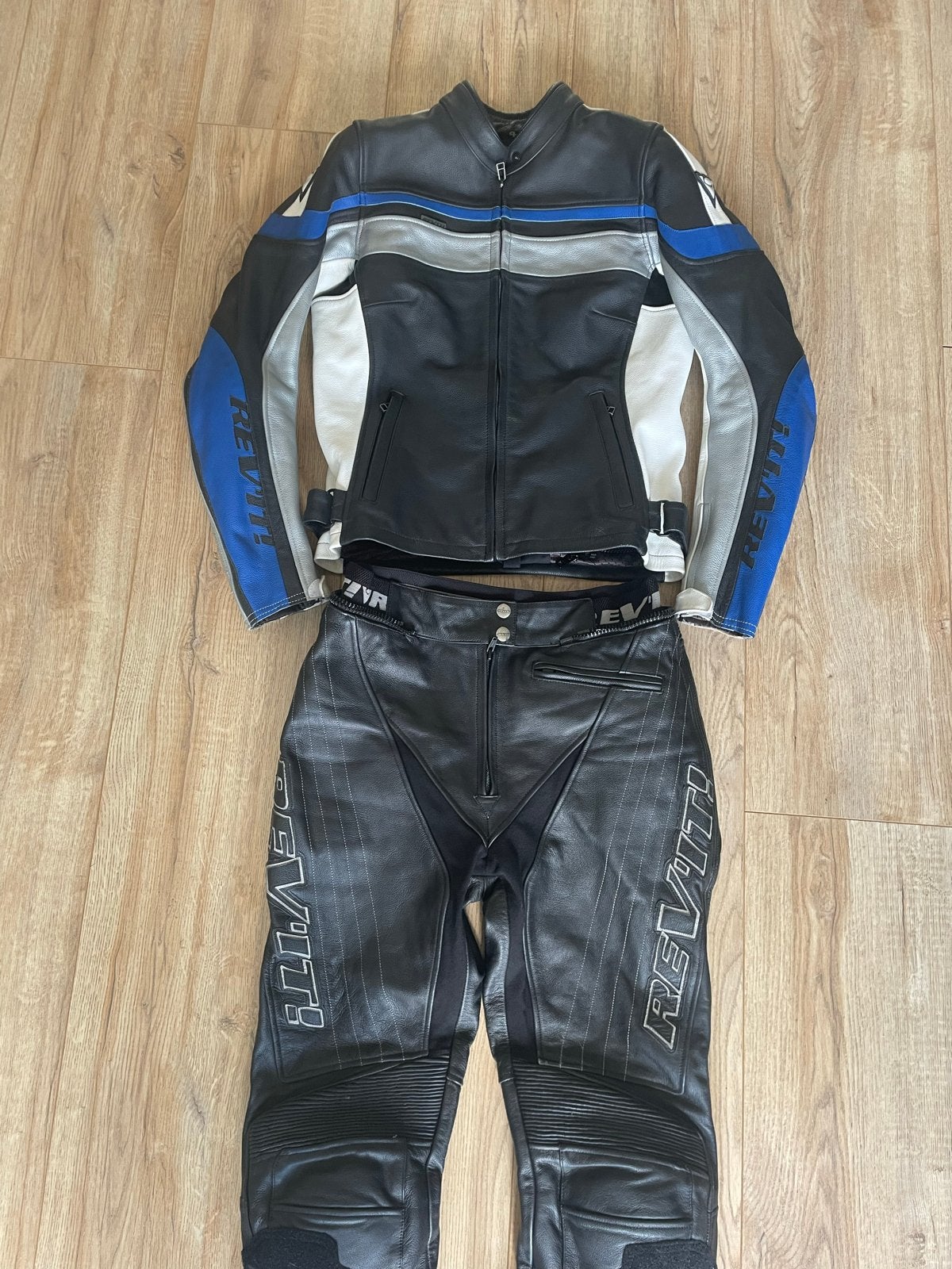 Revit leren motorpak dames - z.g.a.n. - jas 38/40, broek 40/, Motoren, Kleding | Motorkleding, Ophalen, Tweedehands, Dames, Combipak