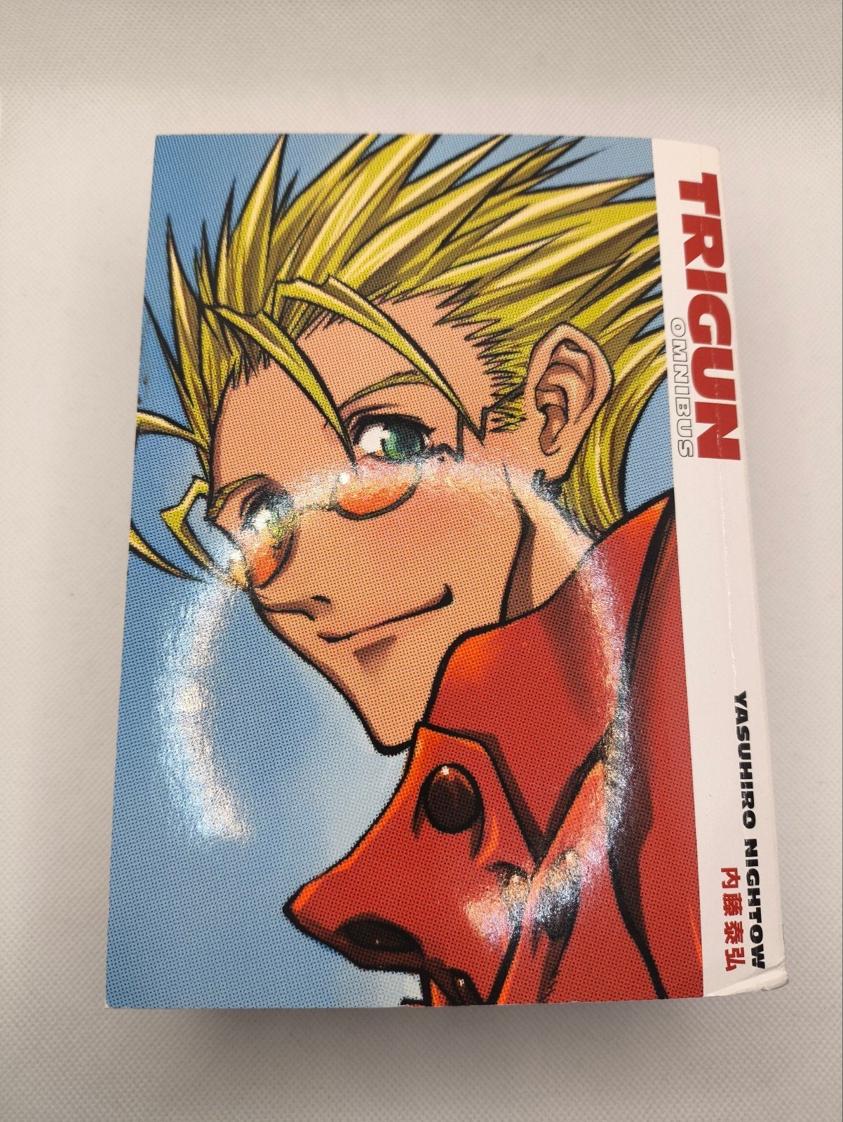 Trigun omnibus yasuhiro nightow manga boek, Ophalen of Verzenden, Zo goed als nieuw
