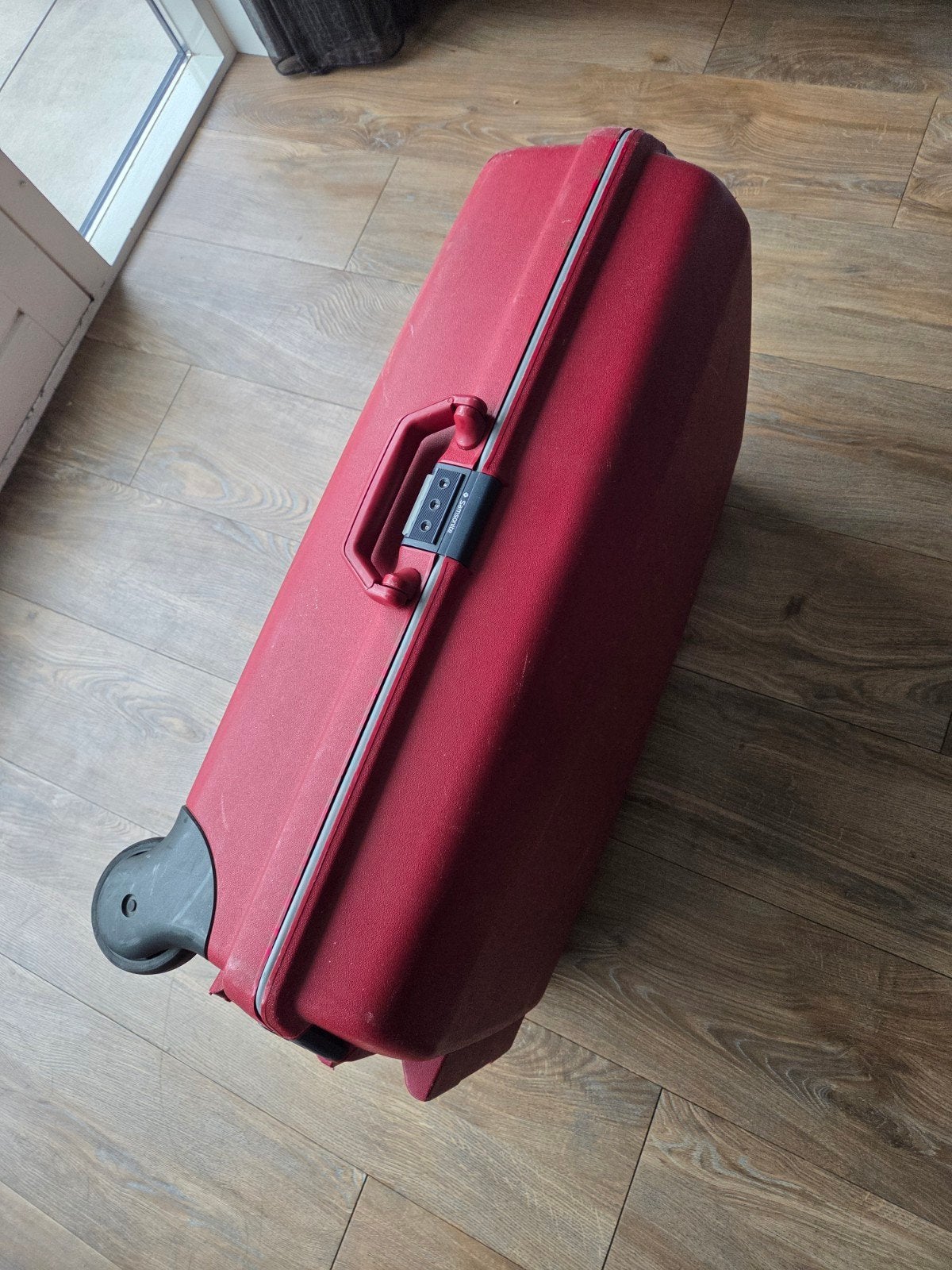Rode Samsonite Koffer 75x55 cm - Gebruikt maar Functioneel, Ophalen, Gebruikt, Hard kunststof, Slot