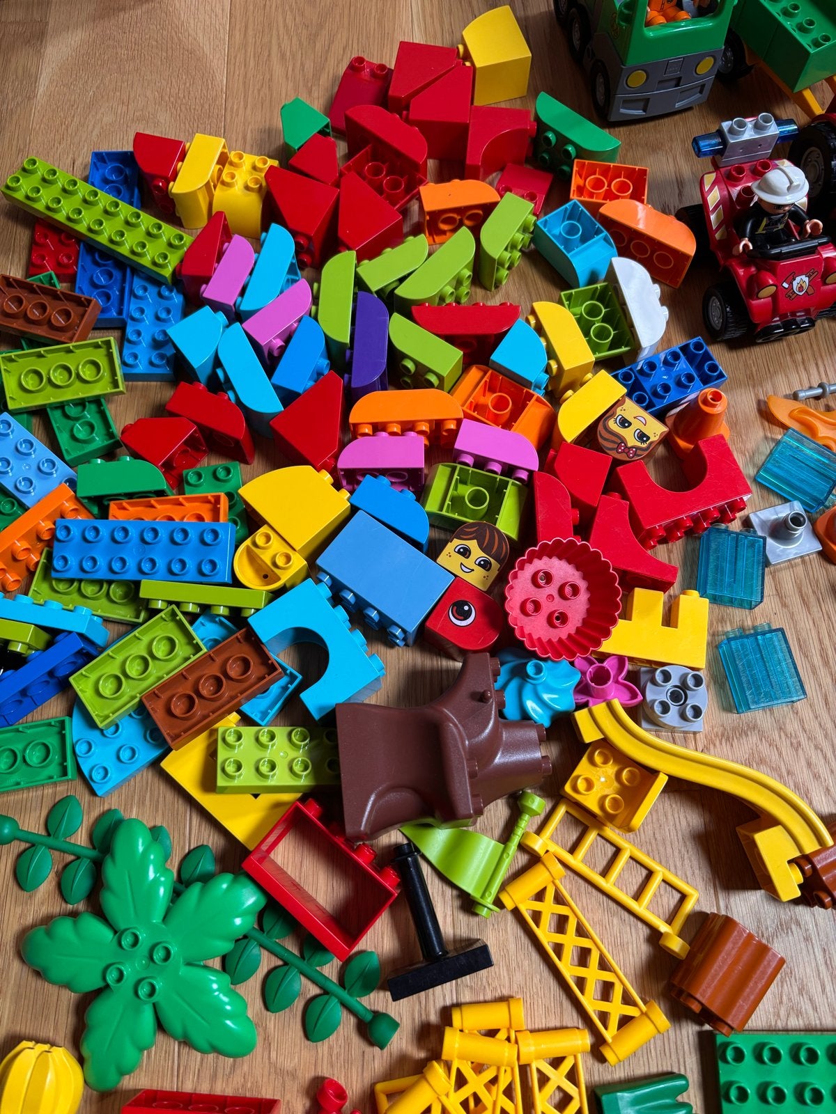 Grote partij Duplo boerderij, auto's, Nijntje vliegtuig + kr, Ophalen, Inclusief extra onderdelen, Zo goed als nieuw, Duplo