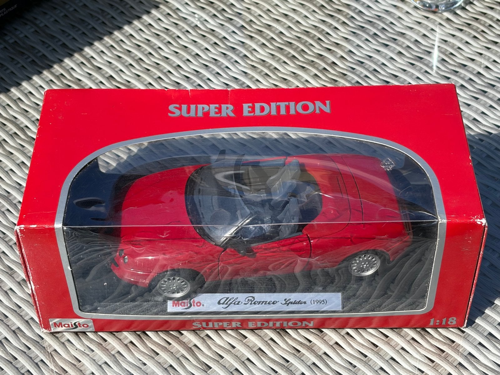 Alfa Romeo Spider 1:18 modelauto met doos, Ophalen, Zo goed als nieuw, Auto, Maisto