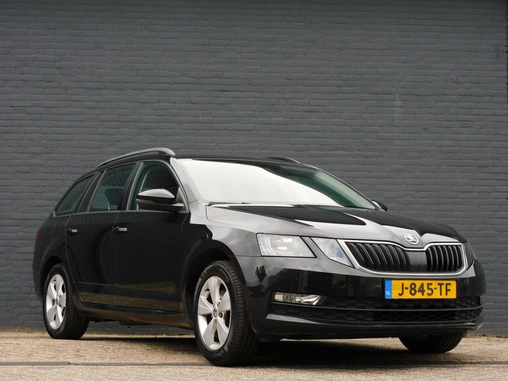 Skoda Octavia Combi 1.0 TSI Greentech Ambition Business DEAL, Auto's, Skoda, Stof, Gebruikt, 116 pk, Zwart