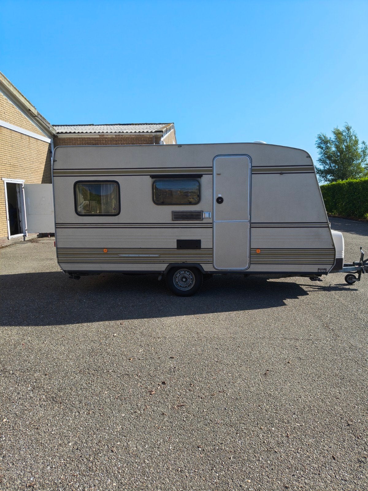 Nette retro Tec caravan met voortent., Caravans en Kamperen, T.E.C., Bedrijf, Treinzit, Koelkast