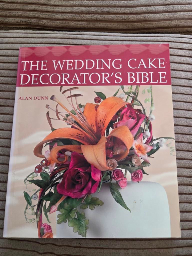 The Wedding Cake Decorator's Bible - Alan Dunn, Taart, Gebak en Desserts, Alan Dunn, Ophalen of Verzenden, Zo goed als nieuw