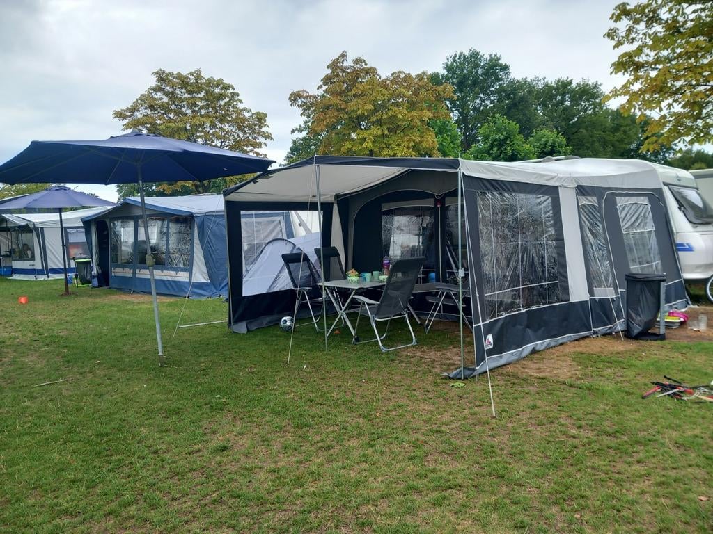 Hobby de luxe 2002 met voortent en luifel., Vast bed, Rondzit, Hobby, Particulier
