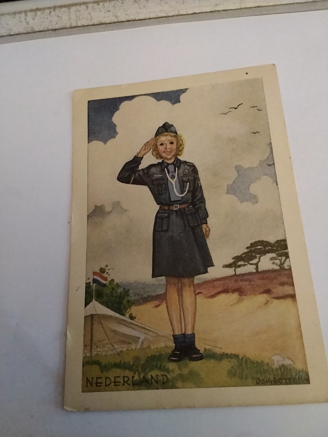Oude ansichtkaart: Meisje in uniform, Nederland (1951), Ophalen of Verzenden, 1940 tot 1960