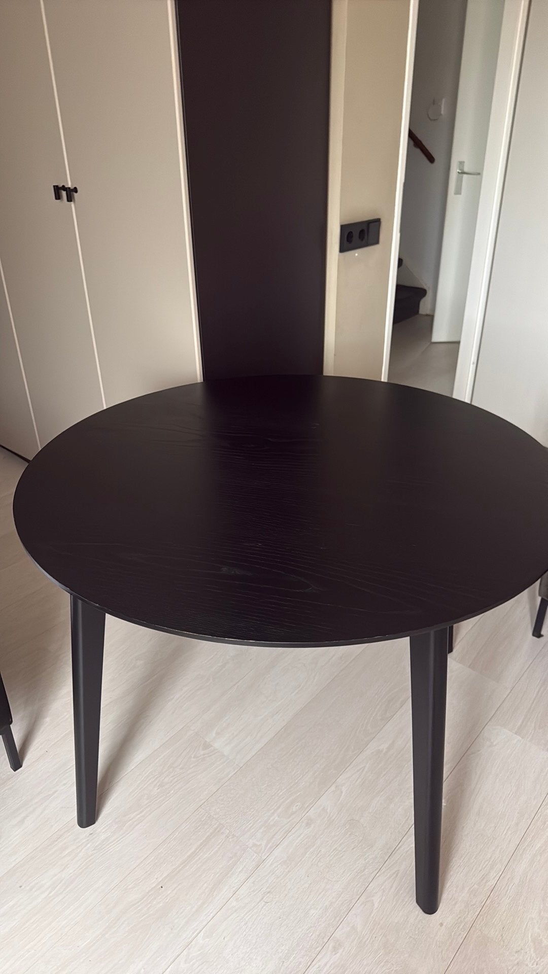 İkea Lisabo eettafel zwart 105 cm, Ophalen, Rond, Zo goed als nieuw, Vier personen