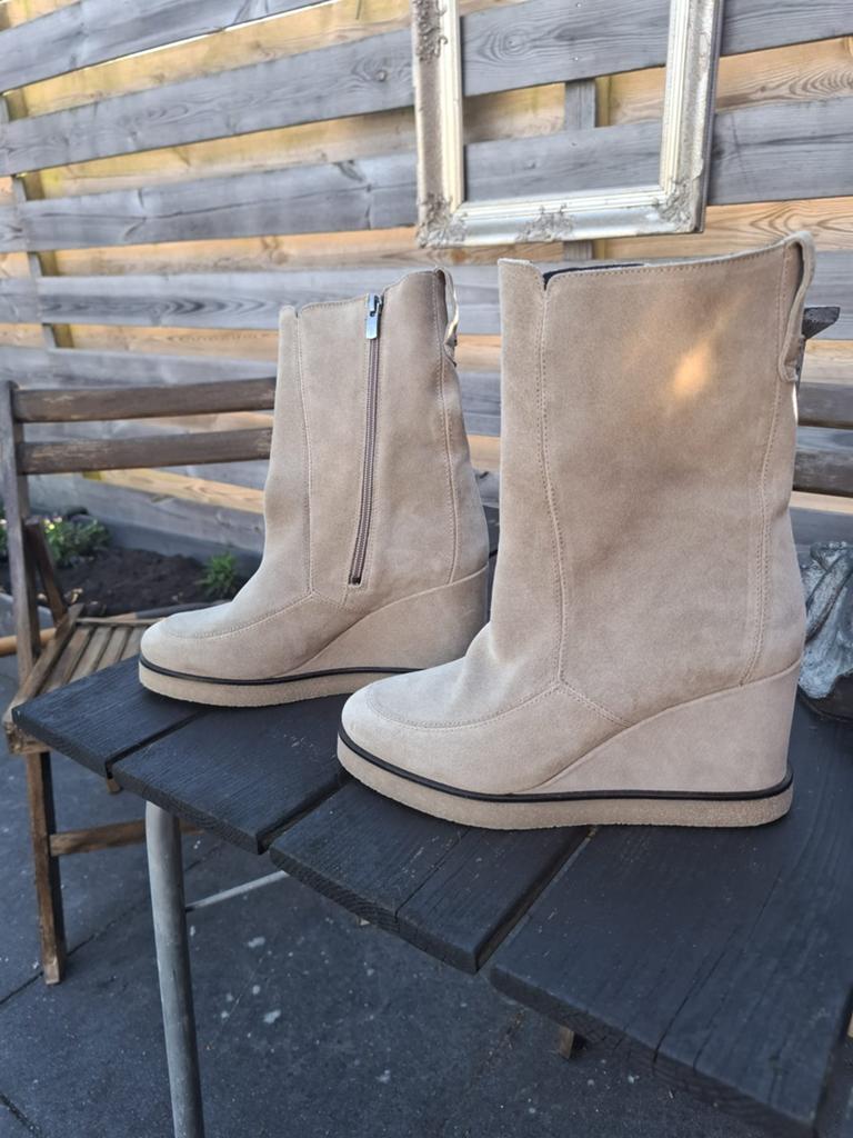 Floris van Bommel Ranomi 01.03 - zgan, Kleding | Dames, Schoenen, Ophalen, Hoge laarzen, Beige, Zo goed als nieuw