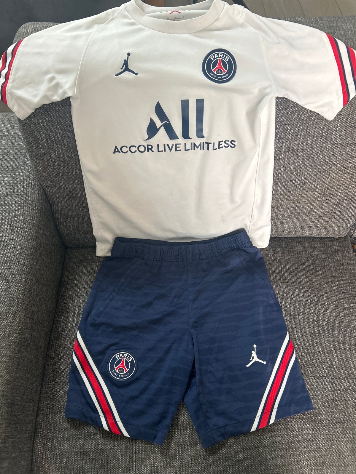 PSG Jordan tenue maat 128-140 (M), Ophalen of Verzenden, Zo goed als nieuw, Maat 128