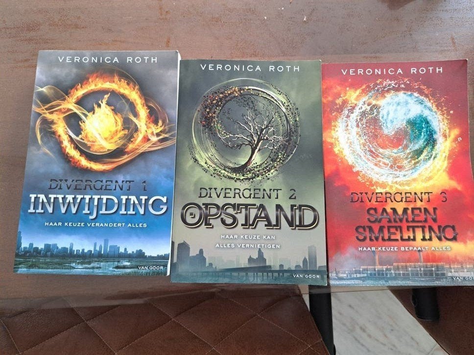 Divergent trilogie: Inwijding, Opstand, Samensmelting, Boeken, Ophalen of Verzenden, Zo goed als nieuw, Veronica Roth