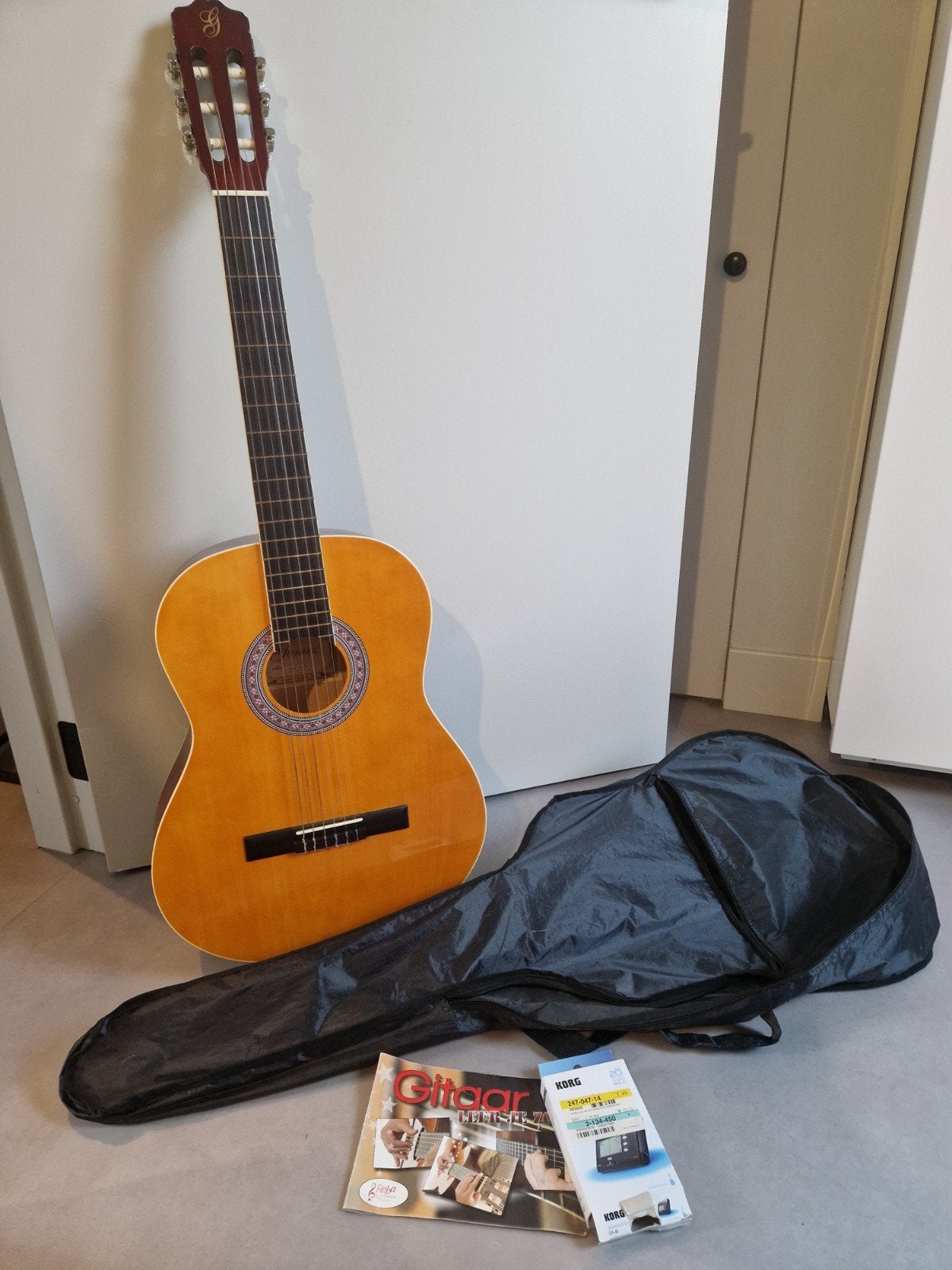 GOMEZ 001/YW Klassieke gitaar naturel incl. stemapparaat, Muziek en Instrumenten, Ophalen, Zo goed als nieuw, Klassieke of Spaanse gitaar