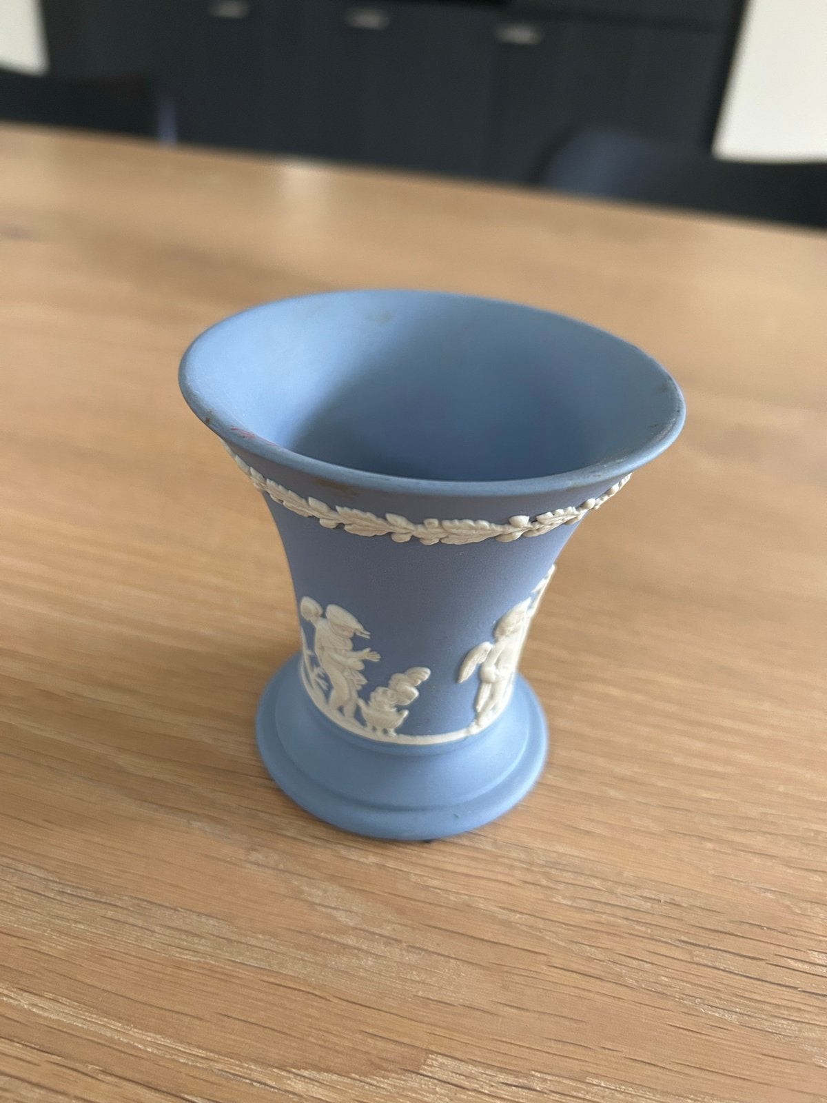 Wedgwood Jasperware vaasje en doosje - lichtblauw, Antiek en Kunst, Antiek | Vazen, Ophalen
