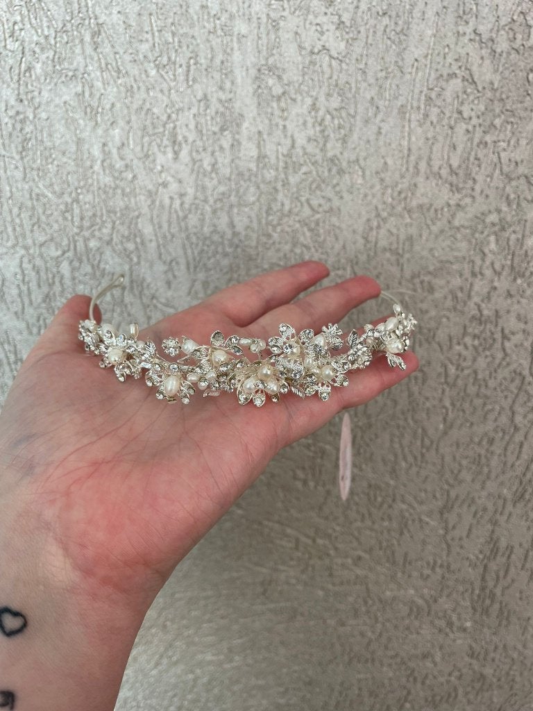 Tiara met stras/parels D43, Ophalen of Verzenden, Nieuw, Overige kleuren, Accessoires