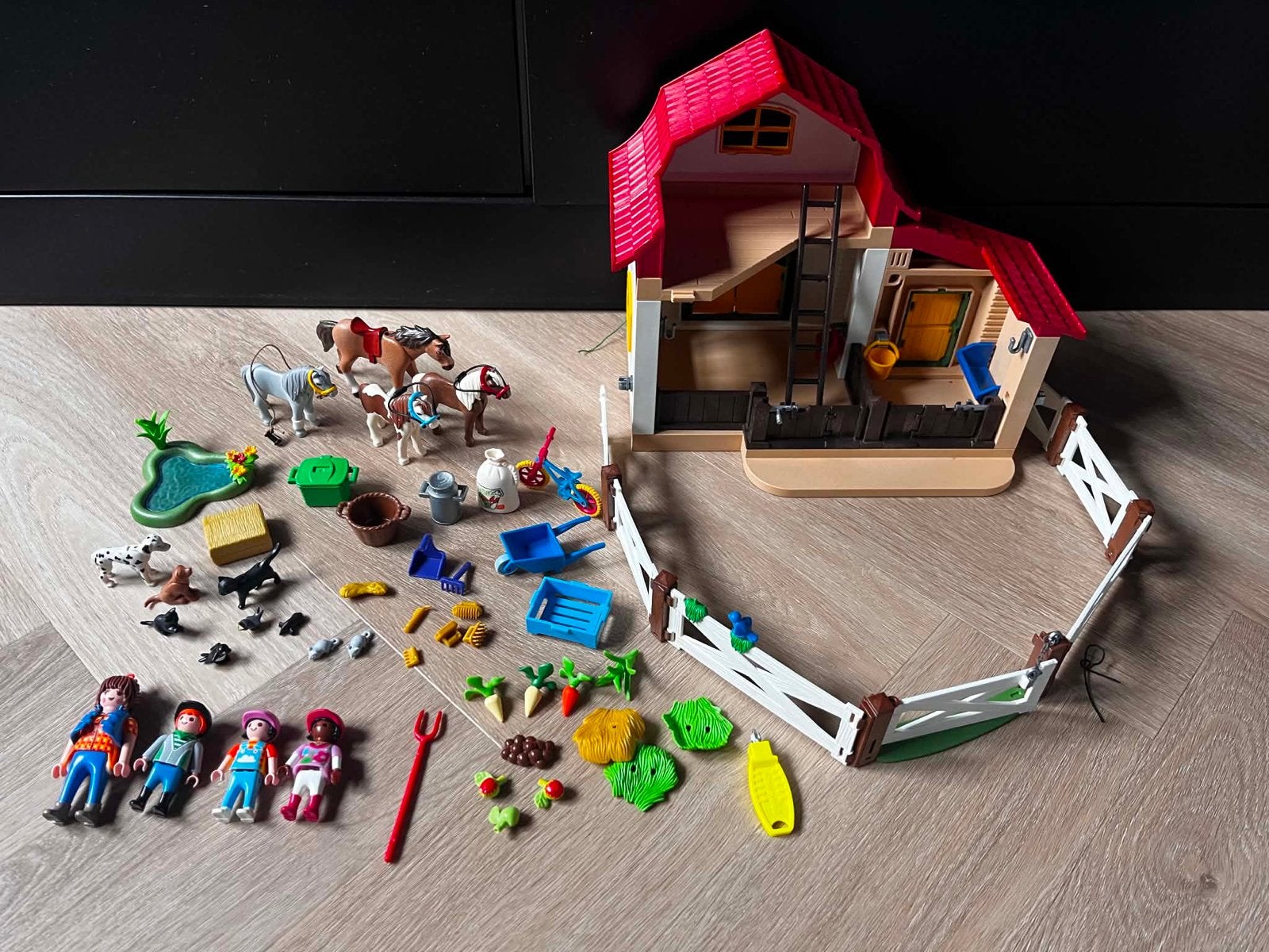 Playmobil Paardenmanege Boerderij met veel accessoires, Kinderen en Baby's, Gebouw, Complete set, Ophalen of Verzenden, Zo goed als nieuw