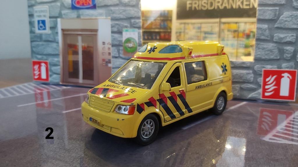 Kids Globe trafic ambulance modelauto met openende deuren, Hobby en Vrije tijd, Modelauto's | 1:32, Ophalen of Verzenden, Gebruikt