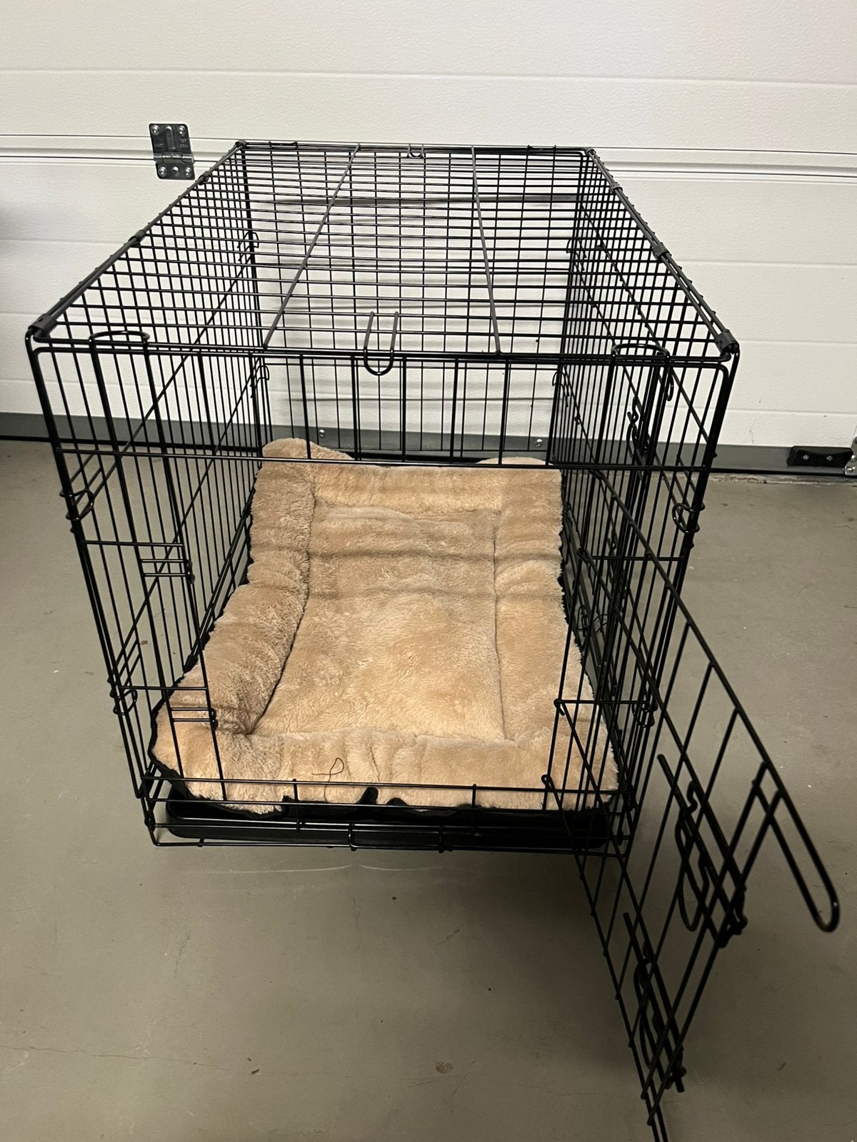 Bench 2 deurs puppy/ kleine hond 70/48/54, Dieren en Toebehoren, Ophalen of Verzenden, Zo goed als nieuw, Minder dan 75 cm, Minder dan 65 cm