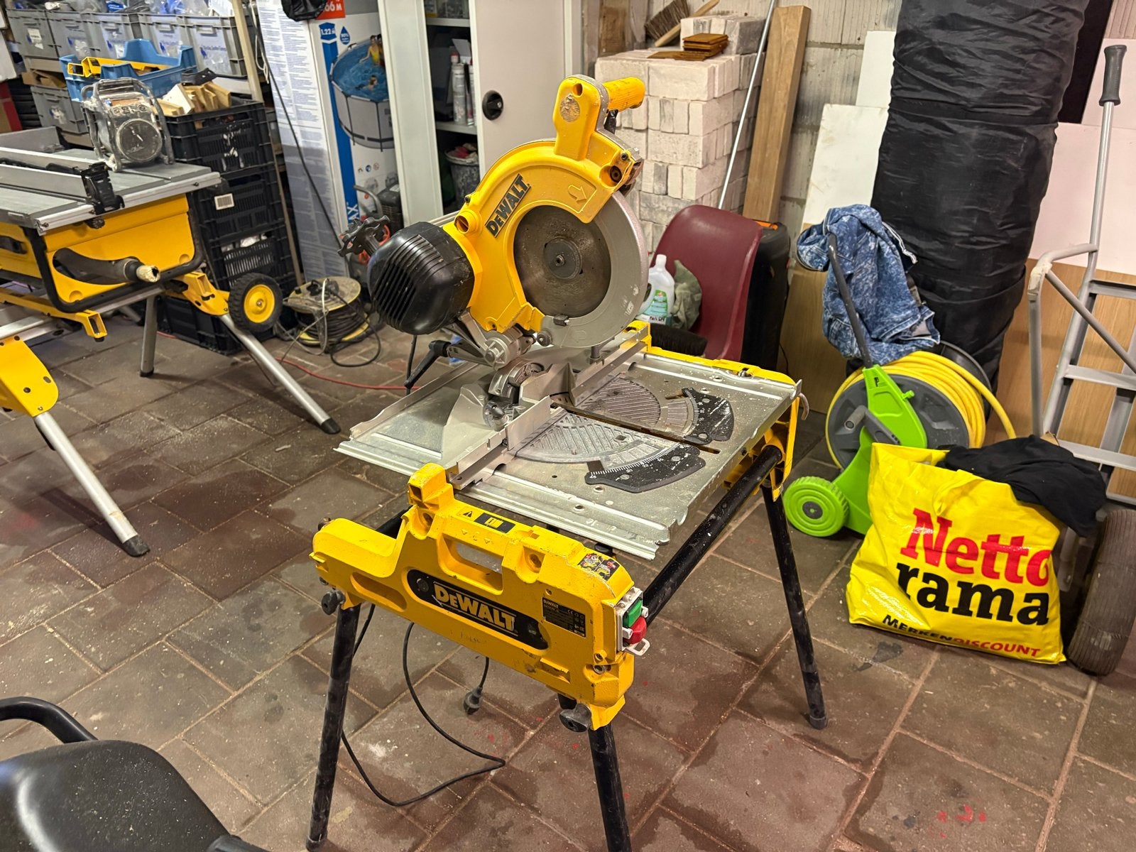 DeWalt DW743N Afkort- en Tafelzaag - 2000W