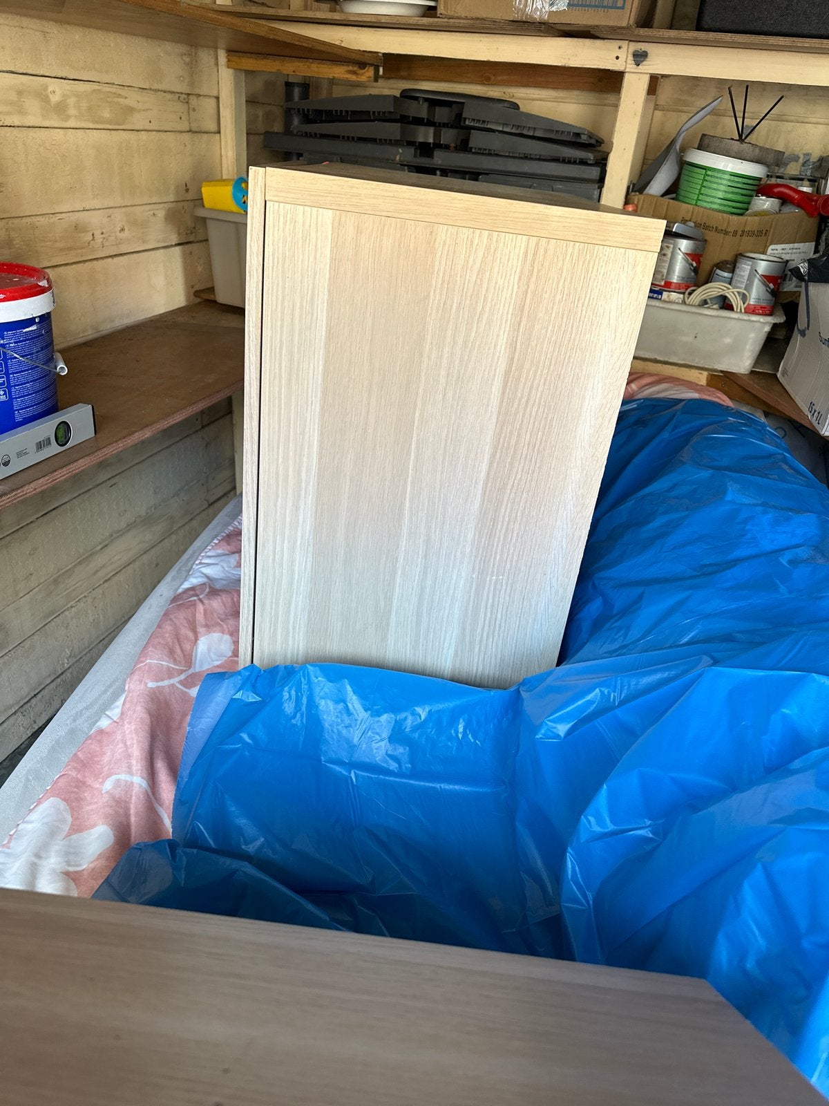 Houten kastje met glazen plankje, Ophalen, Zo goed als nieuw