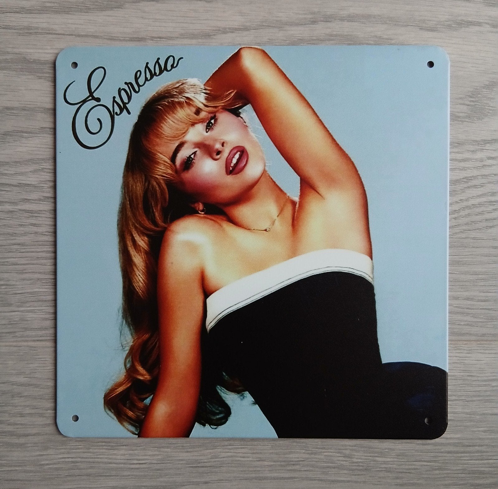 Sabrina Carpenter Espresso 20x20 cm Metalen Reclamebord, Ophalen of Verzenden, Nieuw, Poster, Artwork of Schilderij
