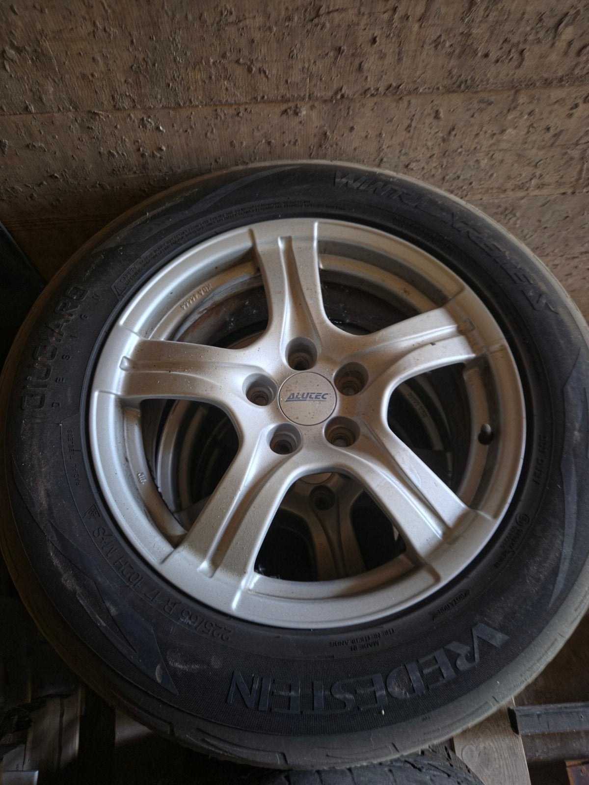 Alutec velgen met Vredestein winterbanden 225/65 R17, Auto-onderdelen, Ophalen, Banden en Velgen, 17 inch, Winterbanden