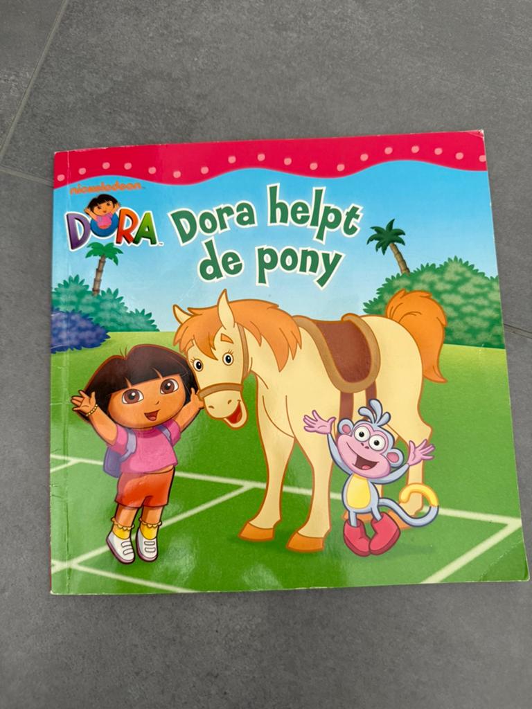 Dora helpt de pony, Ophalen of Verzenden, Gelezen, Fictie algemeen