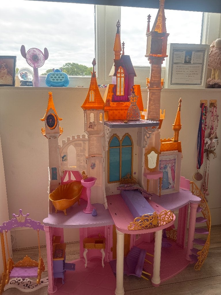 Disney prinsessenkasteel, Kinderen en Baby's, Speelgoed | Poppenhuizen, Ophalen, Zo goed als nieuw, Poppenhuis