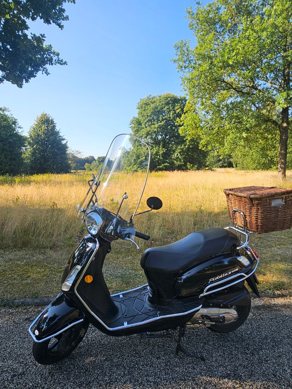 Zwarte Sym Fiddle II scooter met windscherm en mand, Fietsen en Brommers, Scooters | Overige merken, Ophalen of Verzenden, Gebruikt