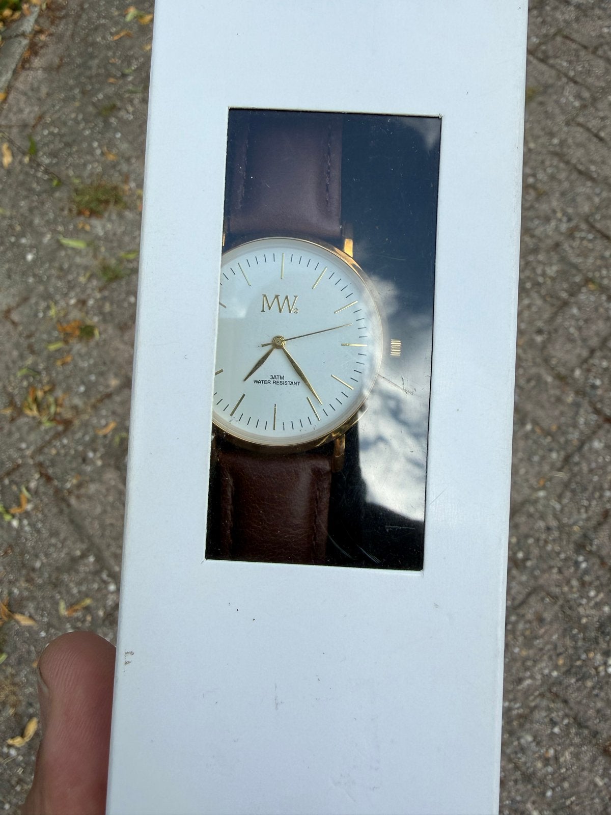 MW. Horloge met bruin leren bandje en gouden kast, Overige merken, Overige materialen, Leer, Polshorloge