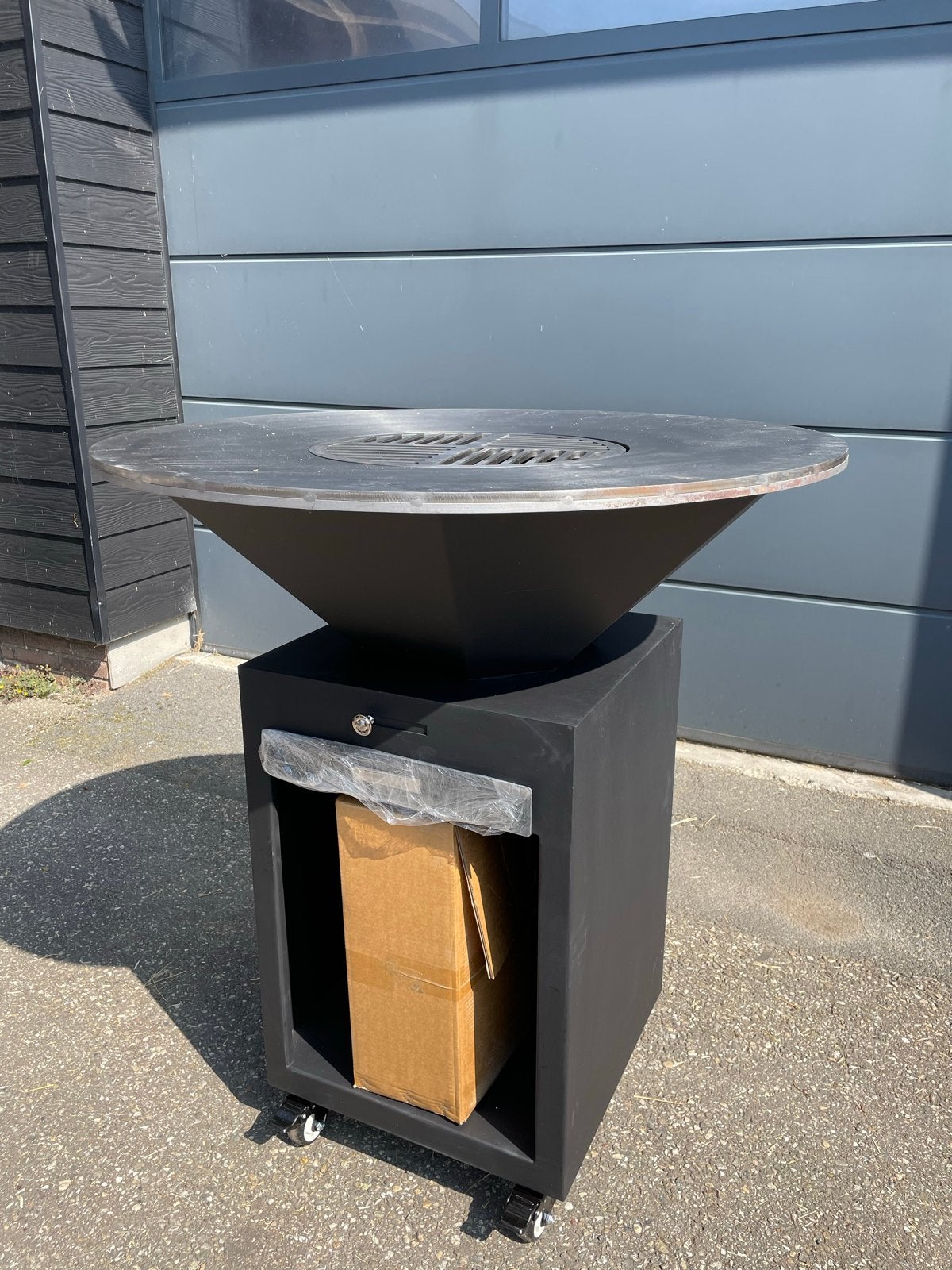 Nieuwe Houtgestookte Barbecue met Afdekhoes - 1m Doorsnee, Ophalen, Nieuw