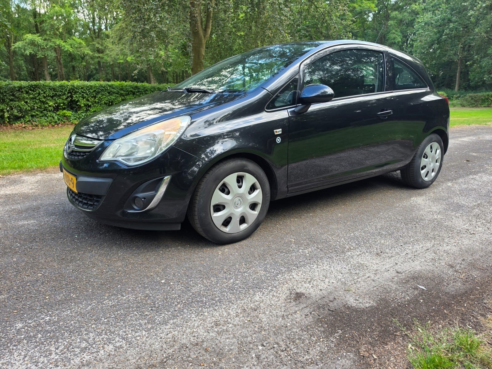 Opel Corsa 1.2 16V LPG 3D 2012, Auto's, Voorwielaandrijving, 83 pk, Zwart, 4 cilinders