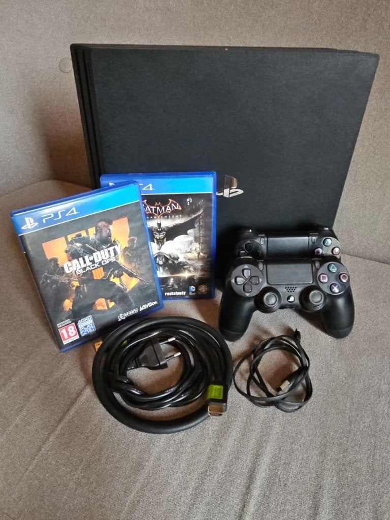 PS4 Pro 1TB inclusief 2 controllers, kabels, en games, Met games, Met 2 controllers, Ophalen of Verzenden, Zo goed als nieuw