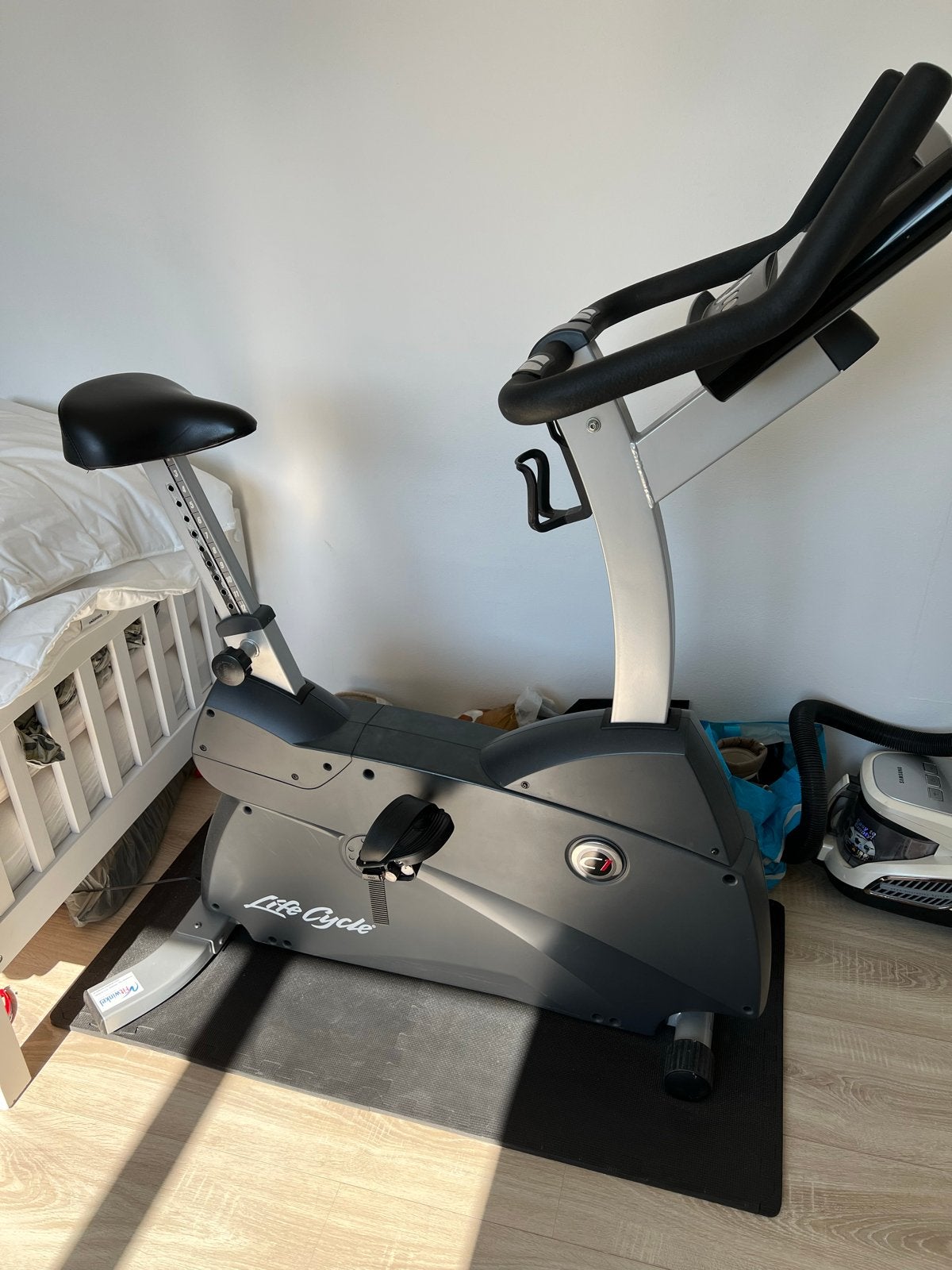 Life Fitness C1 Hometrainer (Weerstand 1-15 heeft kuren), Sport en Fitness, Fitnessapparatuur, Gebruikt, Hometrainer, Benen, Metaal