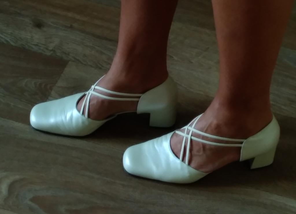 Doreal parelmoer trouwschoenen echt leer maat 39, Kleding | Dames, Schoenen, Schoenen met lage hakken, Overige kleuren, Ophalen of Verzenden