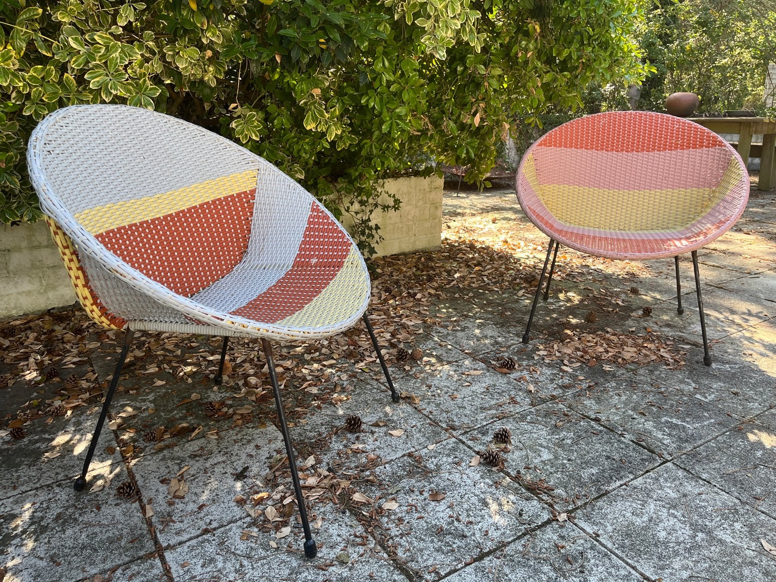 Set van 2 kunsstof  rotan stoelen - kleurrijk design, Ophalen, Gebruikt, A, A