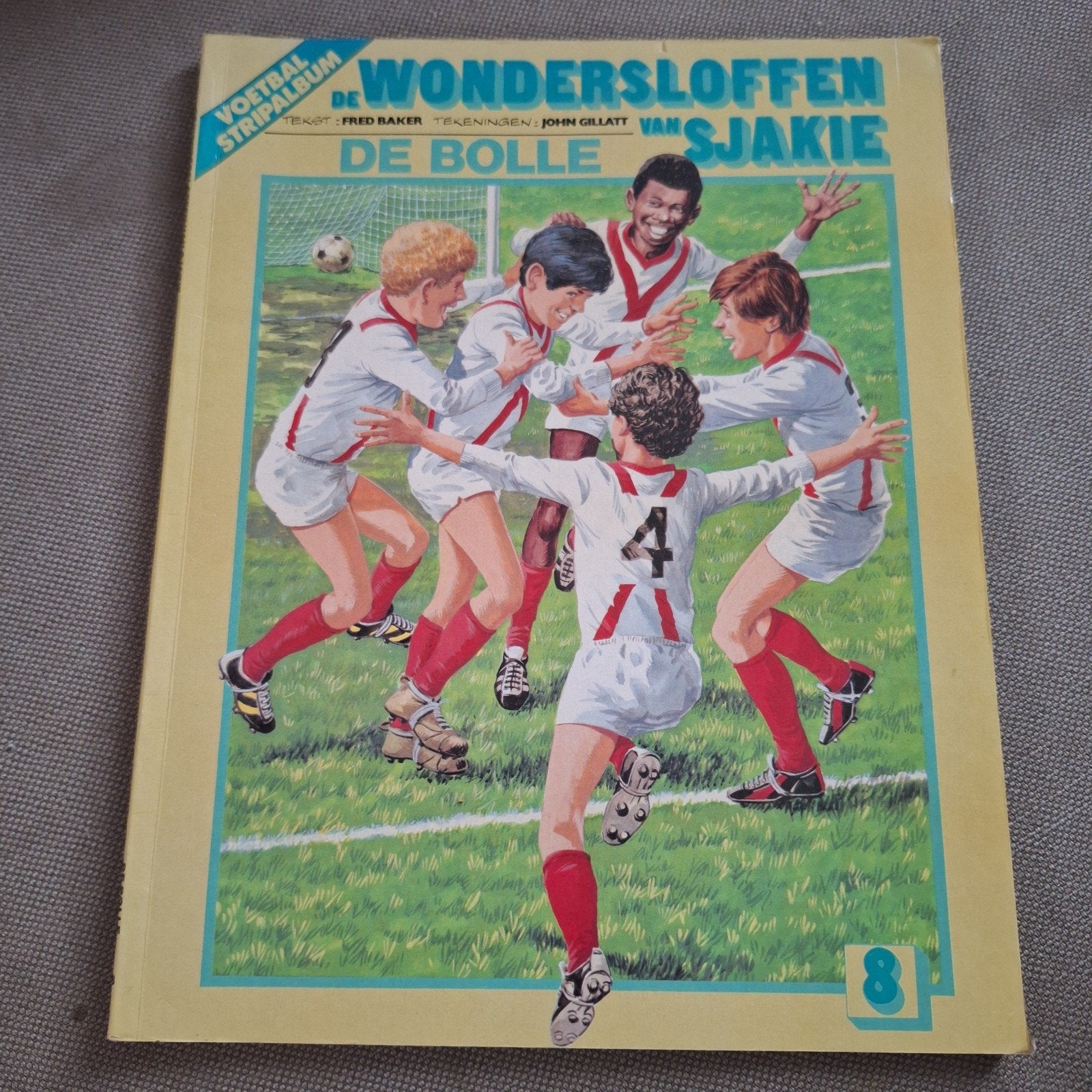Voetbalstripboek De Wondersloffen van Sjakie, Ophalen of Verzenden