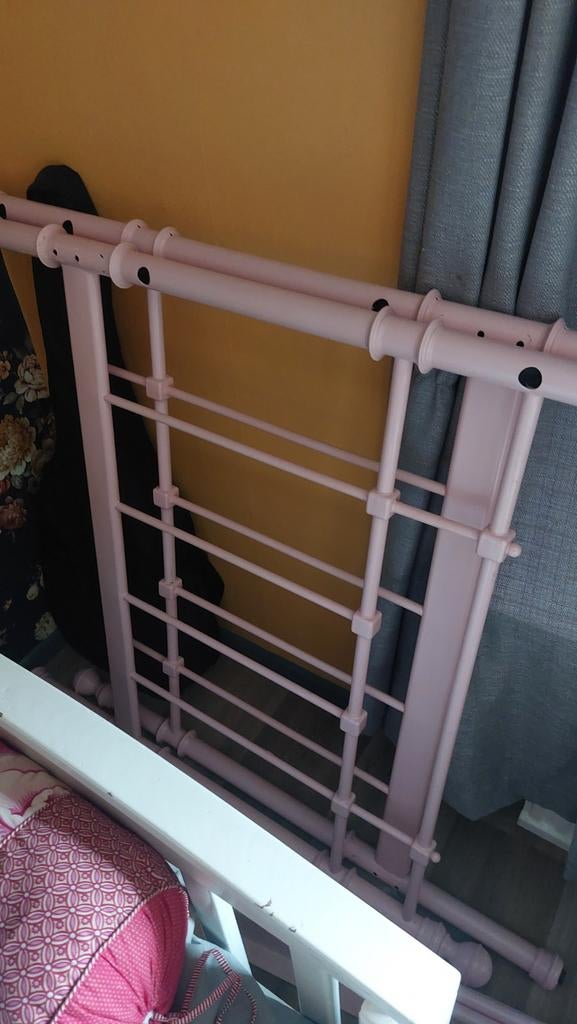 Roze metalen bed met lattenbodem (1 persoons), Gebruikt, 90 cm, 200 cm, Metaal