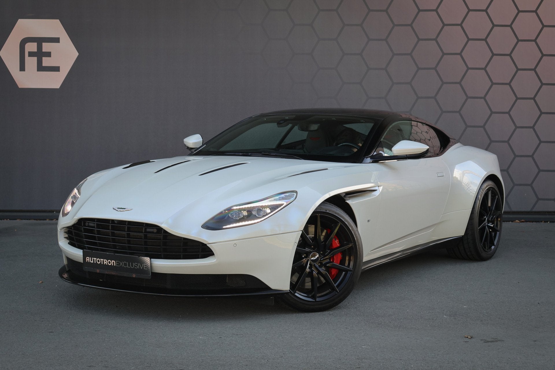 Aston Martin DB11 5.2 V12 | B&O 3D AUDIO | MORNING FROST PEA, Auto's, Aston Martin, Dealer onderhouden, Achterwielaandrijving