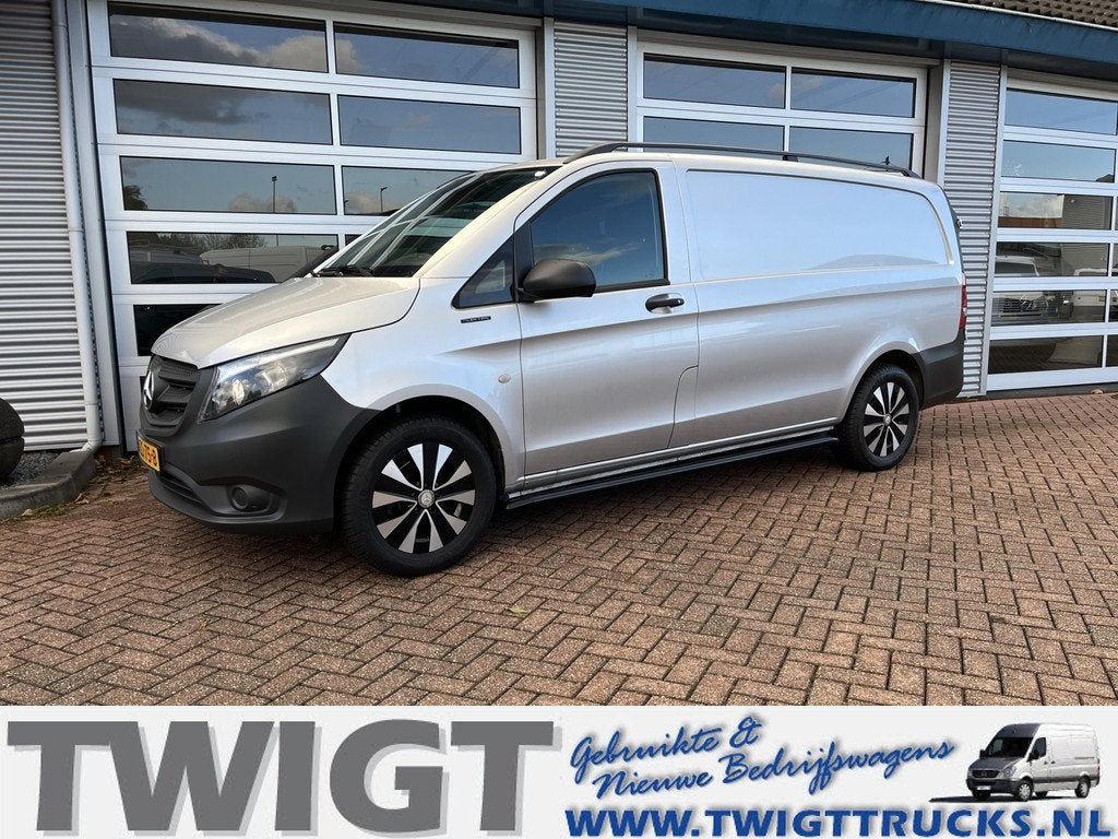 Mercedes-Benz eVito Lang 41 kWh Airco/Navi/Camera (bj 2022), Auto's, Bestelauto's, Gebruikt, Zwart, 116 pk, Mercedes-Benz