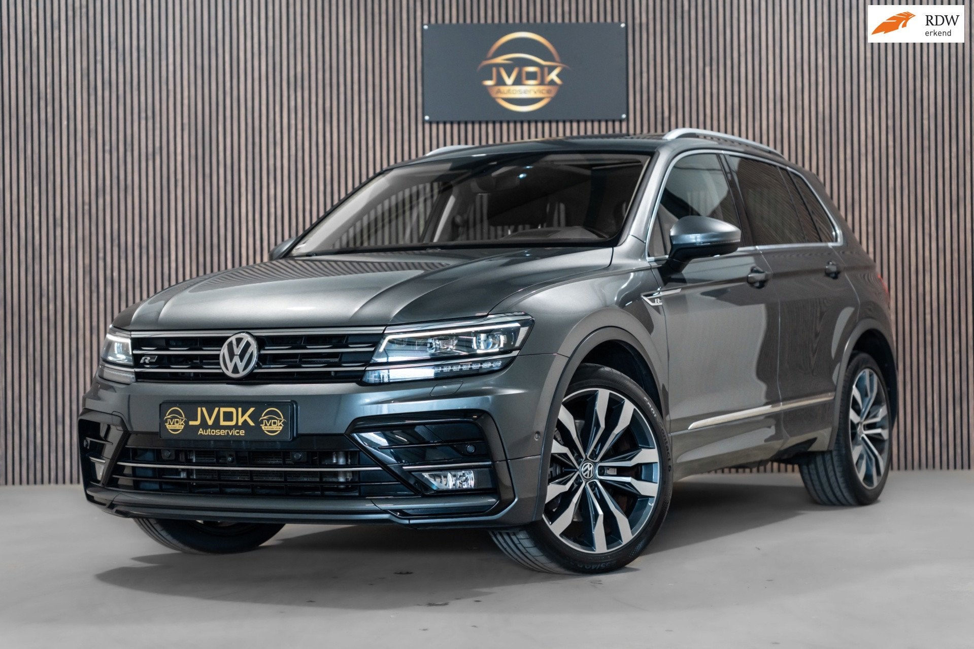 Volkswagen Tiguan 2.0 TSI 4Motion Highline DSG Pano 360 Came, Stof, Gebruikt, 4 cilinders, 1984 cc