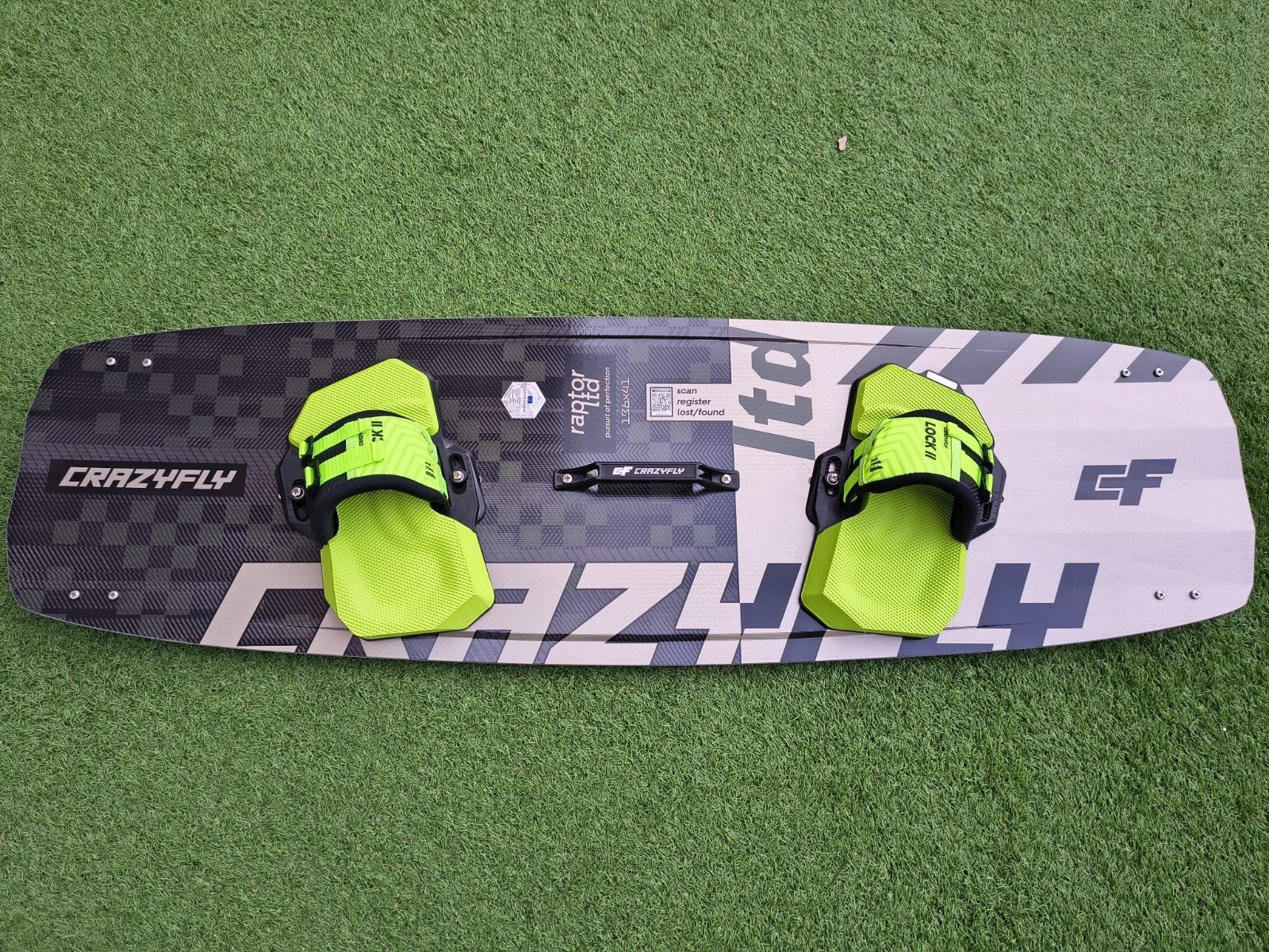New CF Kiteboard Raptor Ltd 2024 + Lock II Bindings 2026, Watersport en Boten, Golfsurfen, Ophalen of Verzenden, Nieuw, Shortboard