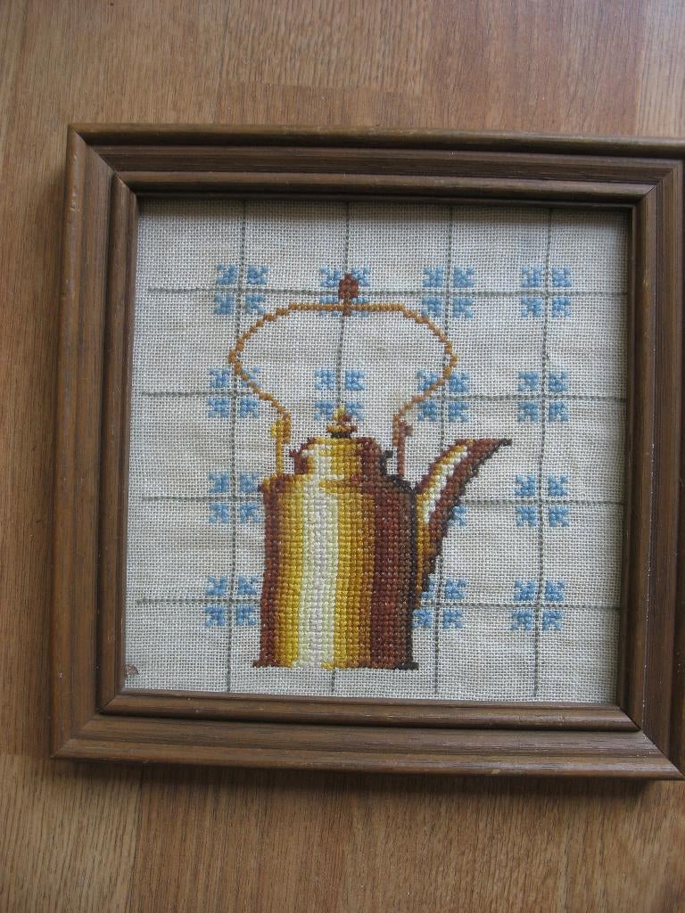 Klein Geborduurd Schilderij- Fluitketel, Hobby en Vrije tijd, Borduren en Borduurmachines, Ophalen of Verzenden, Handborduren