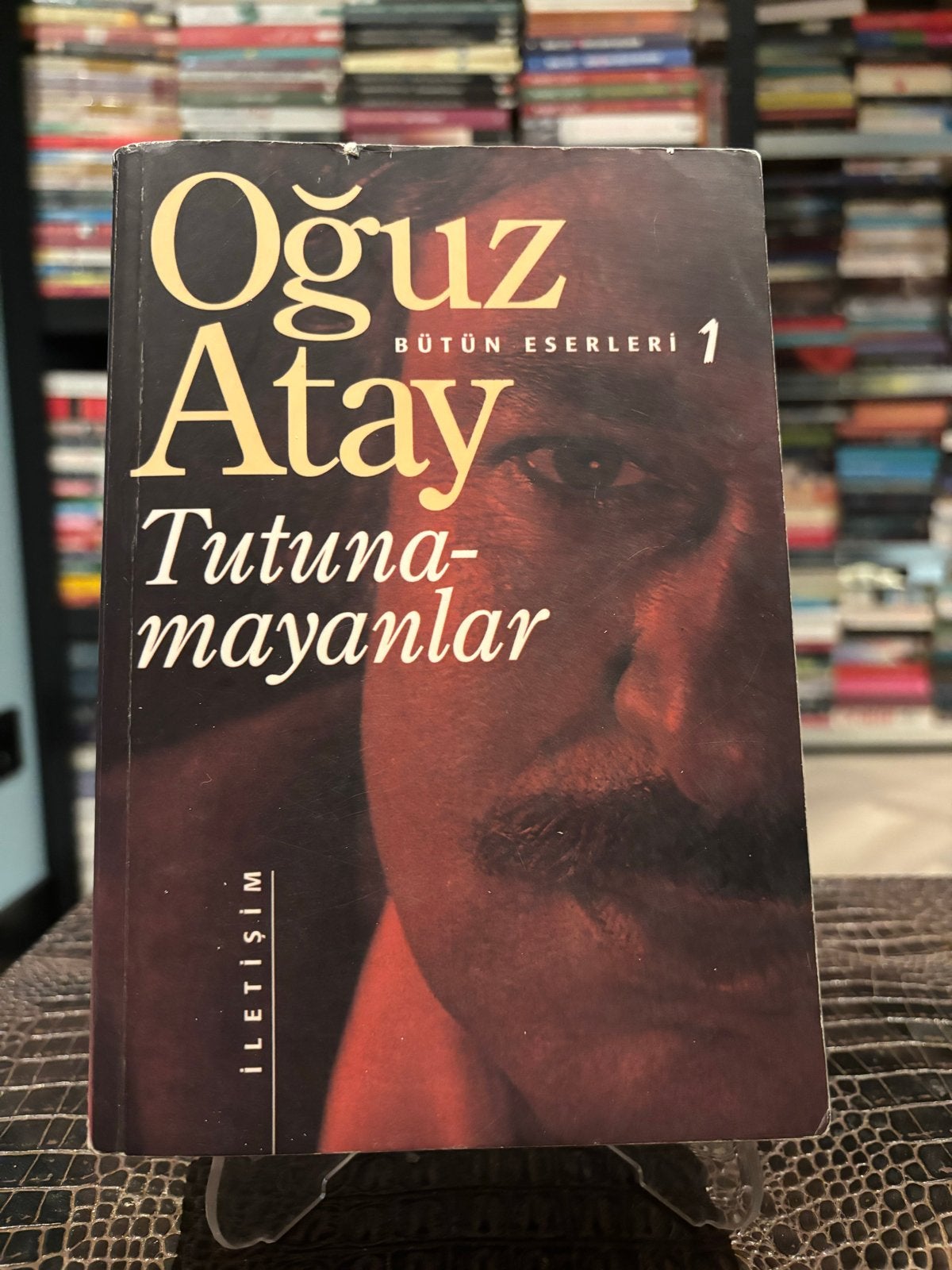Oğuz Atay - Tutunamayanlar (Turkse roman), Ophalen of Verzenden, Zo goed als nieuw, Wereld overig