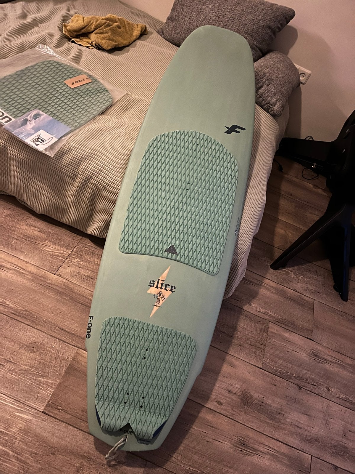 F-one Slice Bamboo 5’3 Kitesurf Board - Overcomplete Set, Directional, Ophalen, Gebruikt, Kiteboard