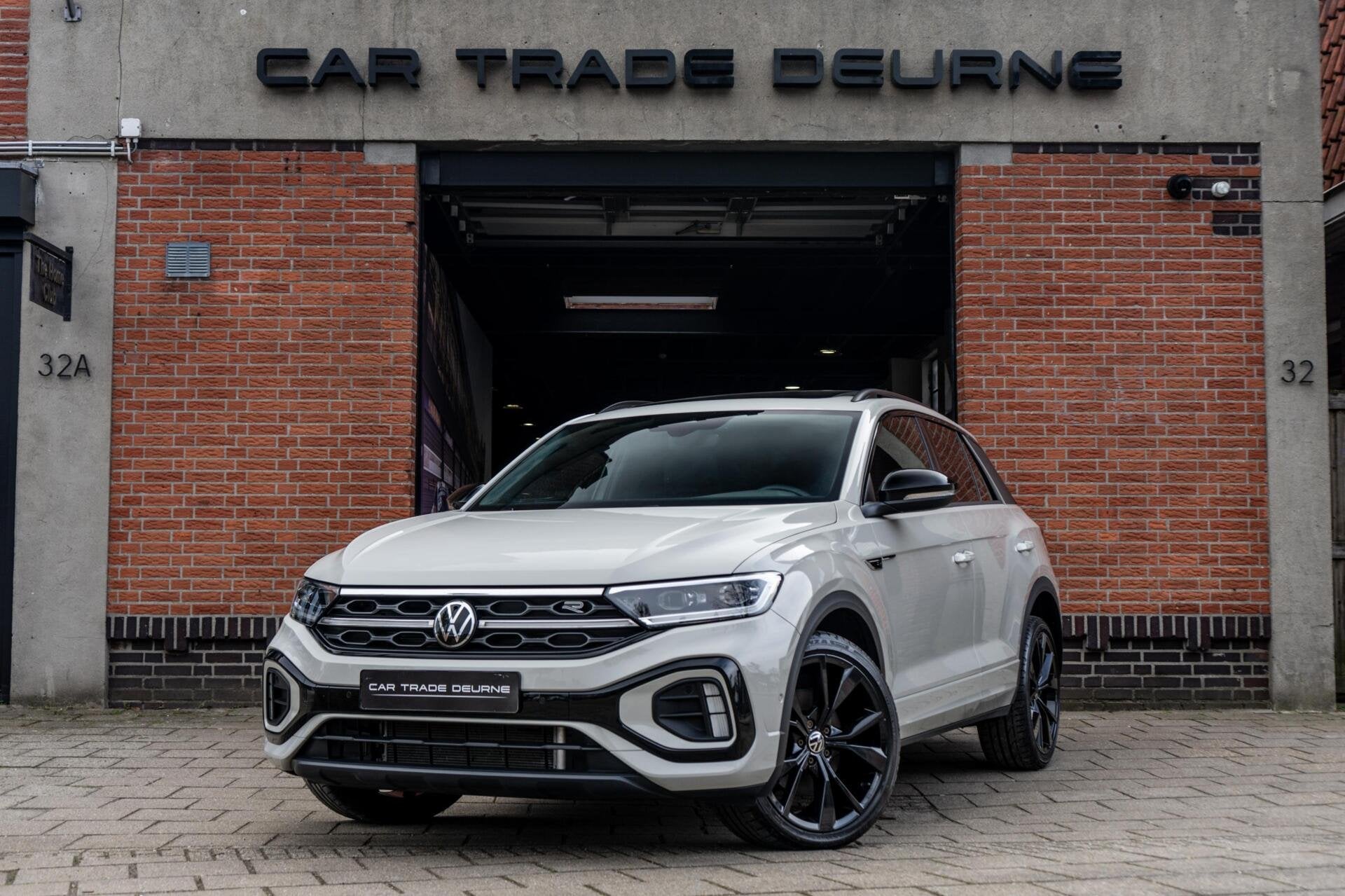 Volkswagen T-Roc 1.5 TSI R-Line Pano / Trekhaak / Keyless, Auto's, Volkswagen, 1258 kg, 4 cilinders, 150 pk, Alcantara