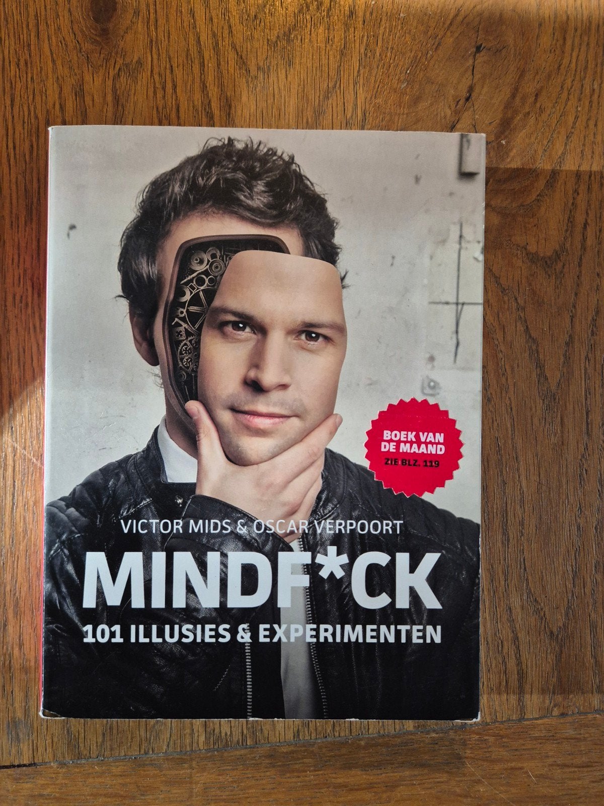 Mindf*ck: 101 Illusies & Experimenten - Victor Mids, Boeken, Ophalen of Verzenden, Zo goed als nieuw, Cognitieve psychologie, Victor Mids & Oscar Verpoort